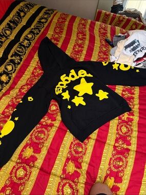 Black and yellow Beluga SP5DER HOODIE